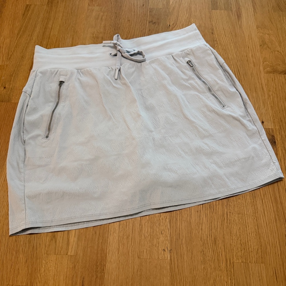 Athleta 6 Light Gray Trekkie North Athletic Skirt Skort